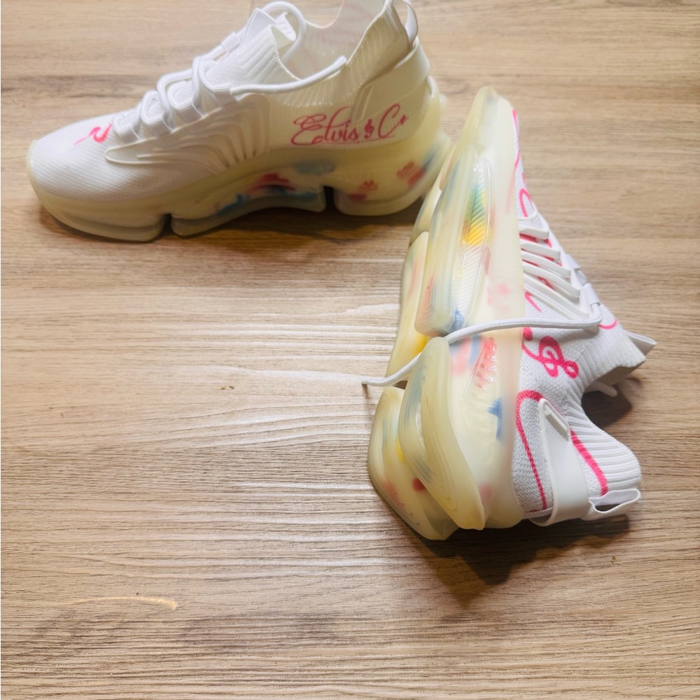 Source Unknown White and Pink Athletic Sneakers with Layered Design